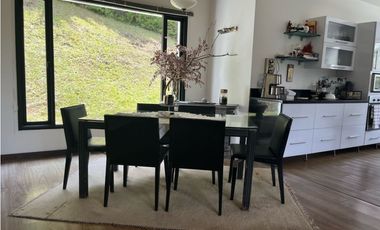 Venta de Hermosa Casa en Alto del Escobero en Unidad Cerrada