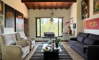 Venta de Hermosa Casa en Alto del Escobero en Unidad Cerrada