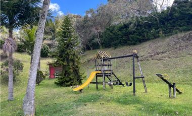 Venta de Hermosa Casa en Alto del Escobero en Unidad Cerrada