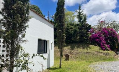 Venta de Hermosa Casa en Alto del Escobero en Unidad Cerrada