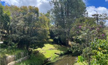 Venta de Hermosa Casa en Alto del Escobero en Unidad Cerrada