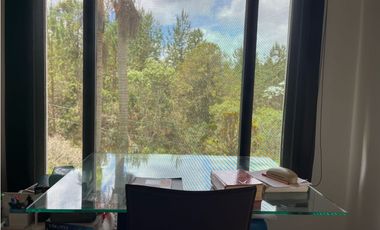 Venta de Hermosa Casa en Alto del Escobero en Unidad Cerrada