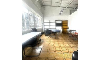 Se Vende Oficina junto a la plaza Bolívar de Pereira, Risaralda