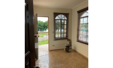 Vendo alquilo, casa Ancon paraíso remodelada, amplia como nueva