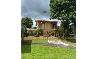 Vendo alquilo, casa Ancon paraíso remodelada, amplia como nueva