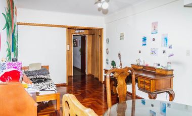SE VENDE SEMIPISO 2 DOR Y COCHERA 9 DE JULIO 1800