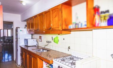 SE VENDE SEMIPISO 2 DOR Y COCHERA 9 DE JULIO 1800