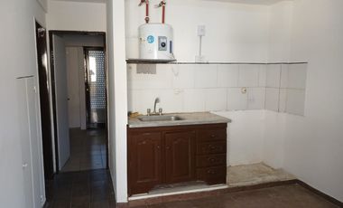 Alquiler dto. 2 amb 1r. piso fte. p/escalera
