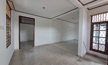 Disewakan rumah luas di Serpong Tangerang Selatan