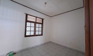 Disewakan rumah luas di Serpong Tangerang Selatan