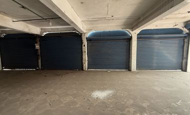 Local en esquina a metros de Conscripto