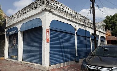 Local en esquina a metros de Conscripto