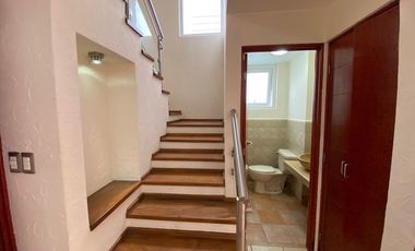 VENTA / RENTA CASA EN VILLA REGINA METEPEC