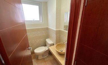 VENTA / RENTA CASA EN VILLA REGINA METEPEC