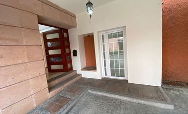 VENTA / RENTA CASA EN VILLA REGINA METEPEC