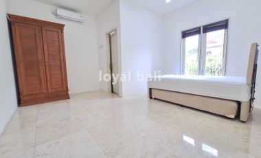 Rumah, Luxury and Modern House with White Nuance in Taman Mumbul, Bali