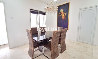 Rumah, Luxury and Modern House with White Nuance in Taman Mumbul, Bali