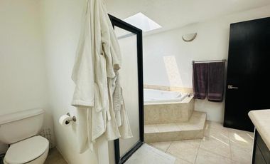 VENTA CASA:  RESIDENCIAL EL CAMPANARIO,  QUERÉTARO.