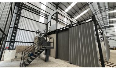 EN ALQUILER GALPÓN/BODEGA INDEPENDIENTE 1.260m2 (Jkcal)