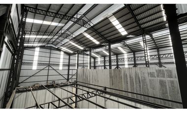 EN ALQUILER GALPÓN/BODEGA INDEPENDIENTE 1.260m2 (Jkcal)