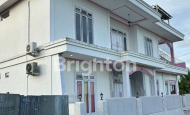 DIJUAL RUMAH 2 LANTAI LOKASI DEPAN POLDA KALTIM HARGA NEGO