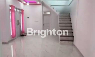 DIJUAL RUMAH 2 LANTAI LOKASI DEPAN POLDA KALTIM HARGA NEGO