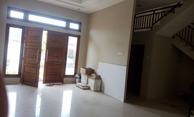 Di jual Rumah Puri Indah 2 lantai