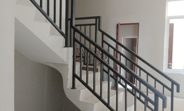 Di jual Rumah Puri Indah 2 lantai