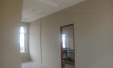 Di jual Rumah Puri Indah 2 lantai