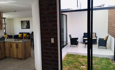 Venta casa en Puembo, no adosada, en Conjunto privado. SC