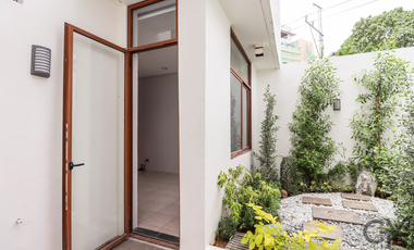 4 Storey, 4 Bedrooms Concrete Building Townhouse for Sale in San Juan