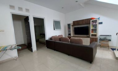 Dijual Cepat Rumah 3 Lantai Semi Furnished Mega Cinere