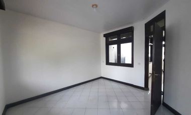 Rumah Bagus 2 Lantai Baru Renovasi di Pangkalan Jati.