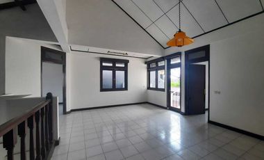 Rumah Bagus 2 Lantai Baru Renovasi di Pangkalan Jati.