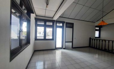 Rumah Bagus 2 Lantai Baru Renovasi di Pangkalan Jati.