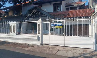 Rumah Bagus 2 Lantai Baru Renovasi di Pangkalan Jati.