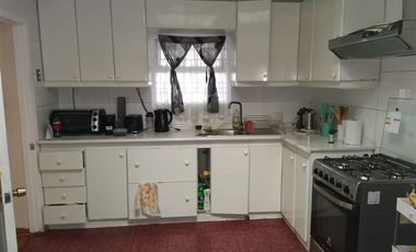 Casa en Venta en a media cuadra de Calle Valparaiso