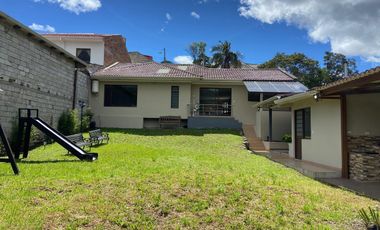 CASA EN VENTA CON AREA VERDE, QUINTA CHICA