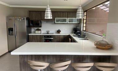 CASA EN VENTA CON AREA VERDE, QUINTA CHICA