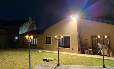 Casaquinta 2000metros con 3 propiedades  quincho pileta parrilla en Ituzaingó