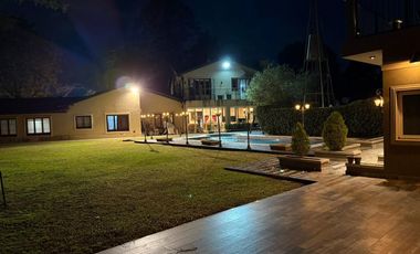 Casaquinta 2000metros con 3 propiedades  quincho pileta parrilla en Ituzaingó
