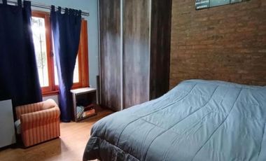 Casaquinta 2000metros con 3 propiedades  quincho pileta parrilla en Ituzaingó