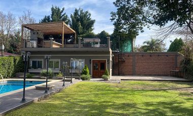 Casaquinta 2000metros con 3 propiedades  quincho pileta parrilla en Ituzaingó
