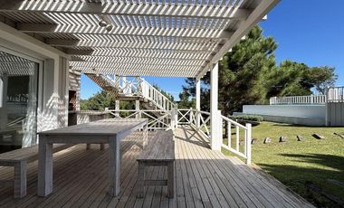 Venta en Barrio Ecuestre de Costa Esmeralda - cul de sac y en altura - pileta con borde infinito