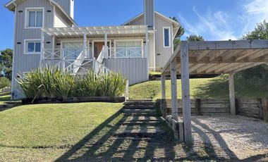 Venta en Barrio Ecuestre de Costa Esmeralda - cul de sac y en altura - pileta con borde infinito