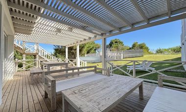 Venta en Barrio Ecuestre de Costa Esmeralda - cul de sac y en altura - pileta con borde infinito