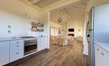 Venta en Barrio Ecuestre de Costa Esmeralda - cul de sac y en altura - pileta con borde infinito