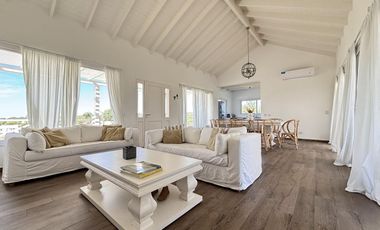 Venta en Barrio Ecuestre de Costa Esmeralda - cul de sac y en altura - pileta con borde infinito
