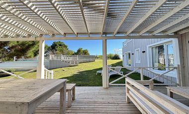 Venta en Barrio Ecuestre de Costa Esmeralda - cul de sac y en altura - pileta con borde infinito