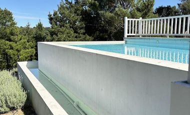Venta en Barrio Ecuestre de Costa Esmeralda - cul de sac y en altura - pileta con borde infinito